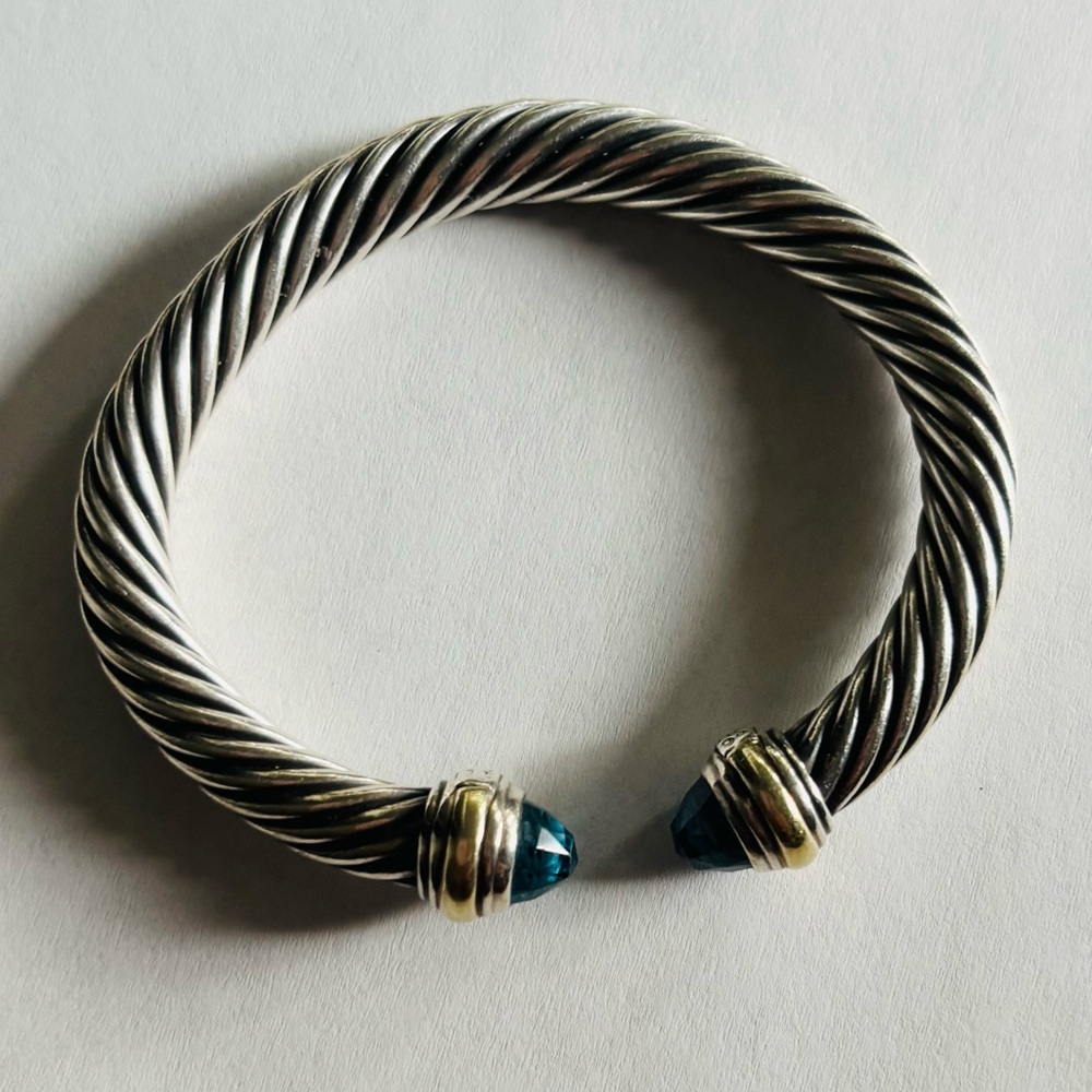 Elegant David Yurman cable bracelet with topaz stone - Picture 2 of 4